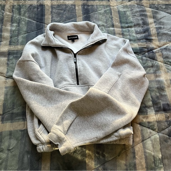 PrettyLittleThing Tops - Pretty Little Thing Half Zip Cropped Sweatshirt